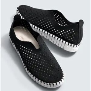 Ilse Jacobsen Hornbaek Tulip 139 Perforated Slip-On Sneaker 10 (40)